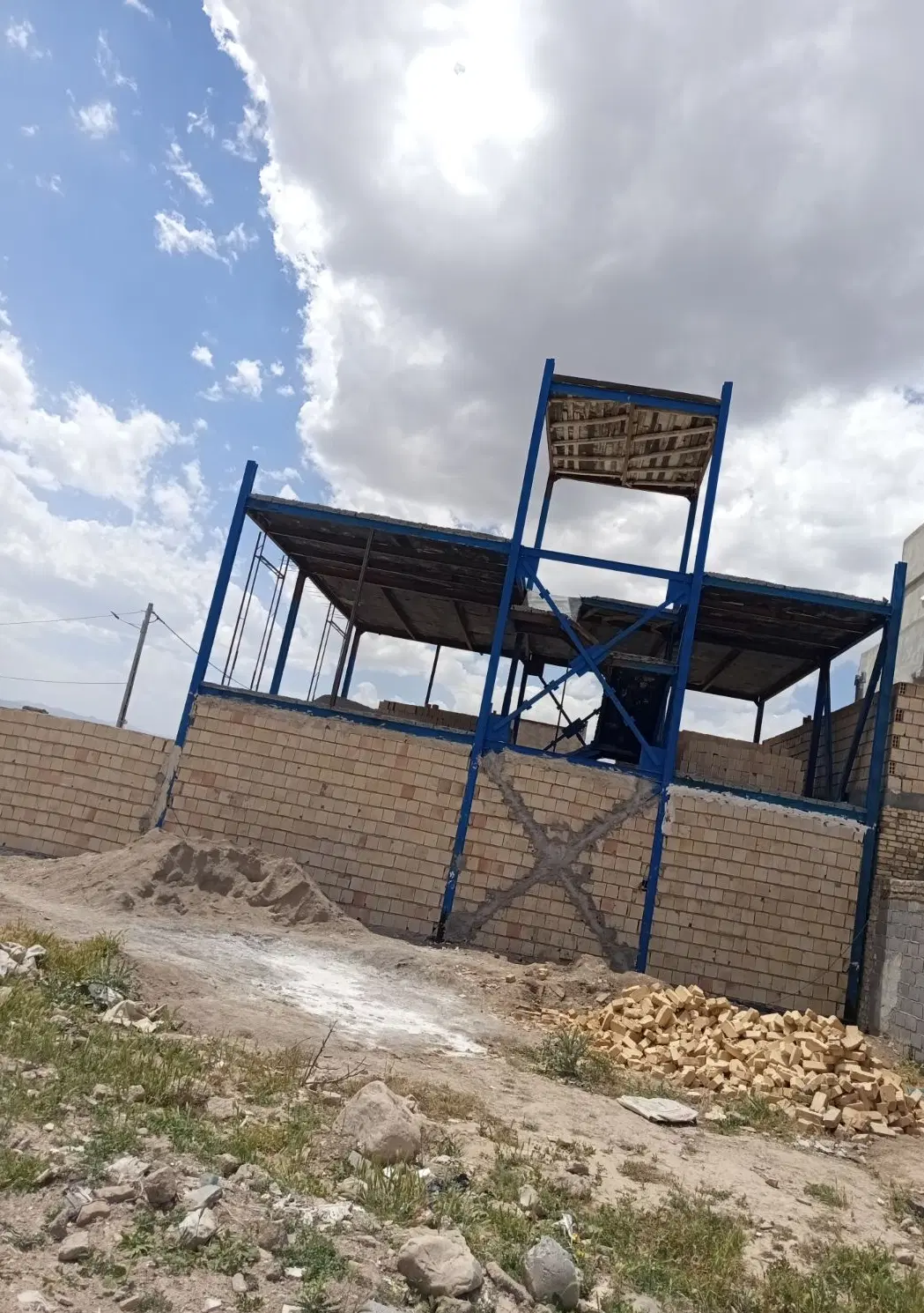 خونه نیمه ساز