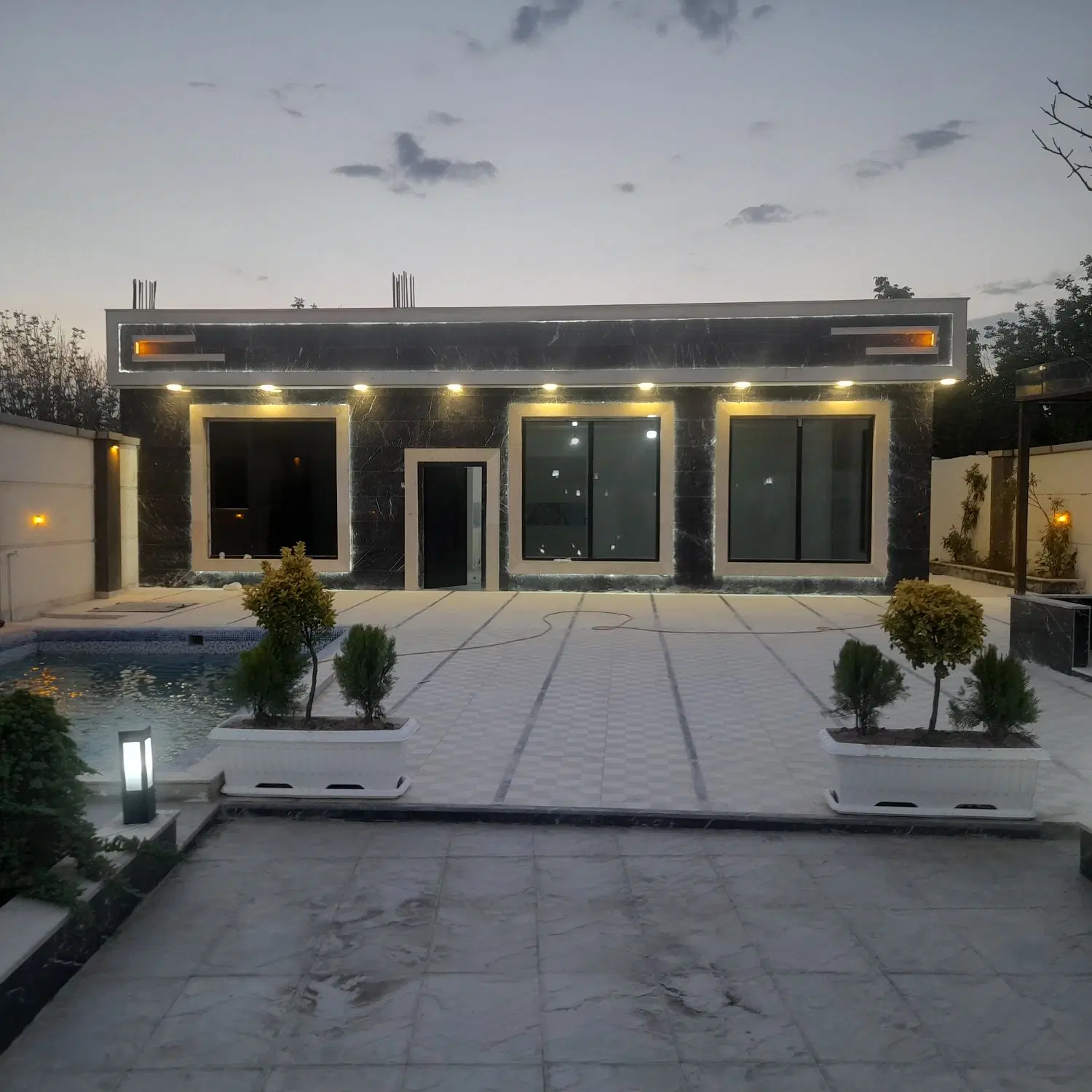 ویلا ۷۰۰متری میدان دانشگاه