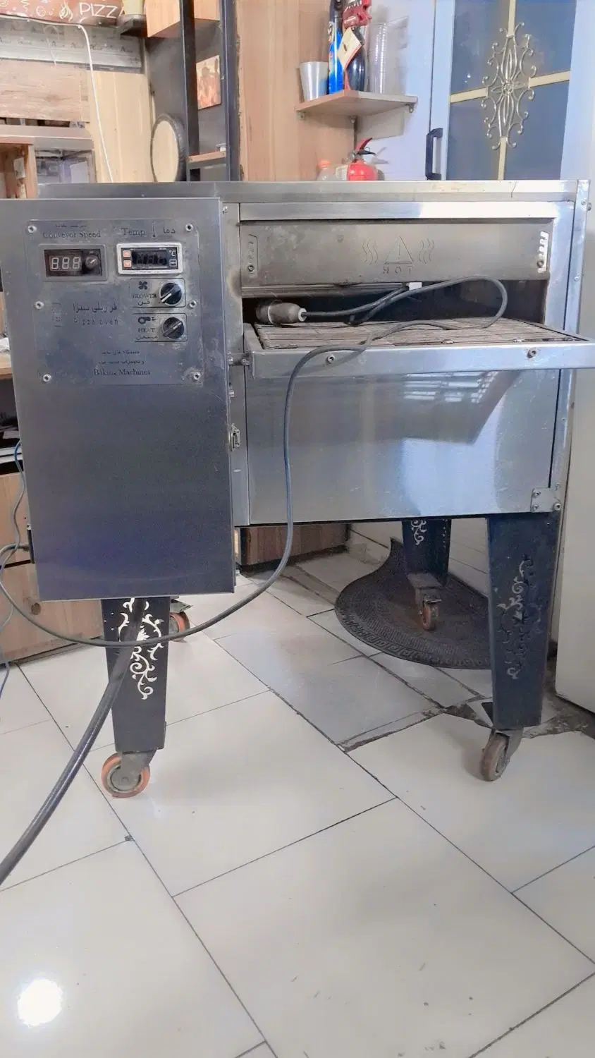 واگذاری فست فود وسط زرافشان
