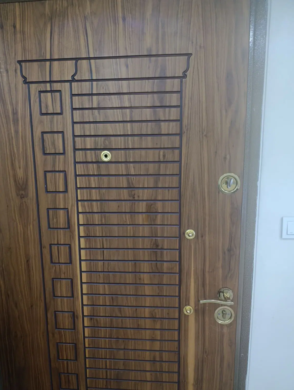 یک واحدتجاری وخدماتی زیر همکف نبش خیابان ۲۴ متری