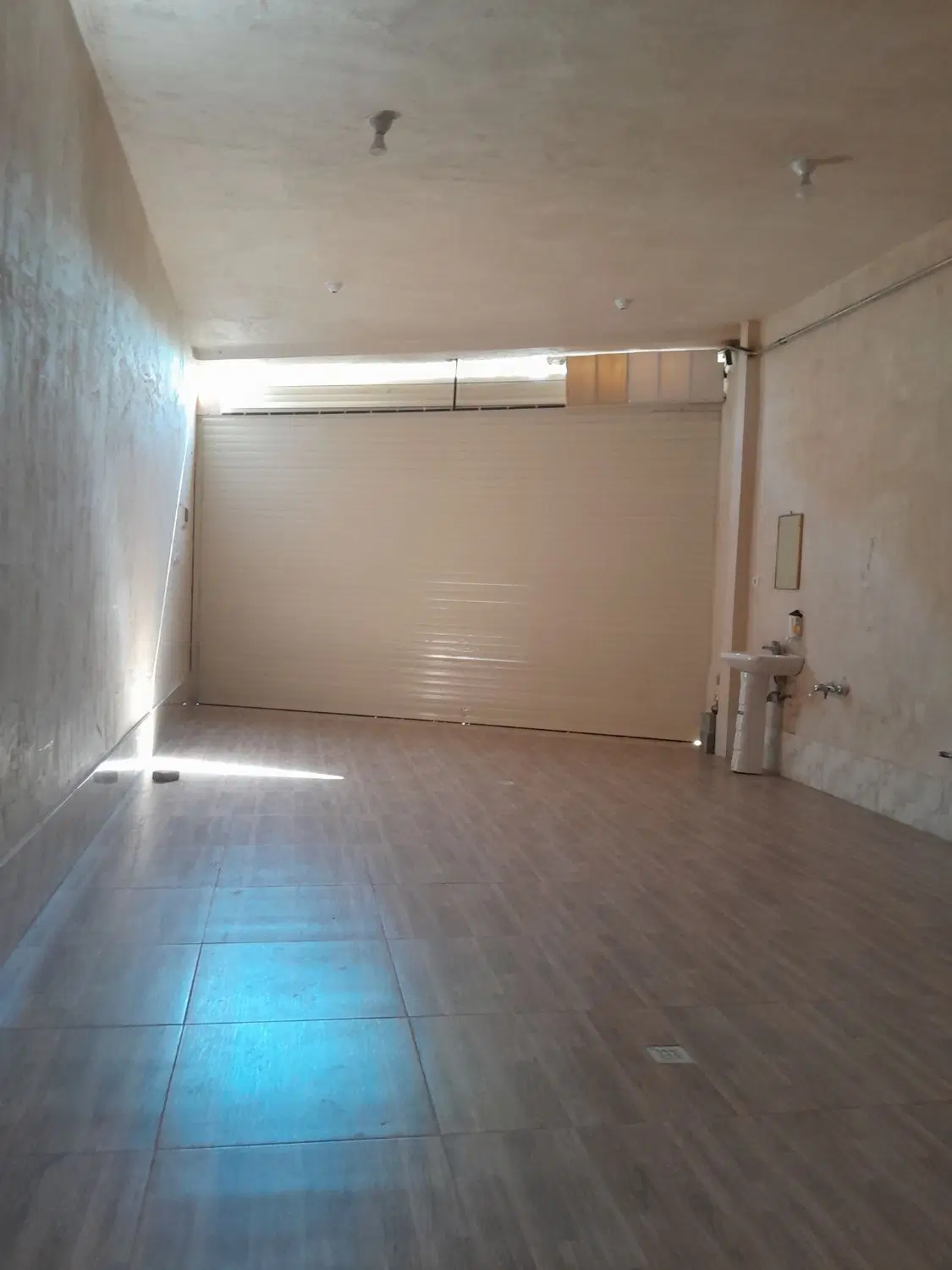 اجاره مغازه ۴۰ متری بهارستان بالا