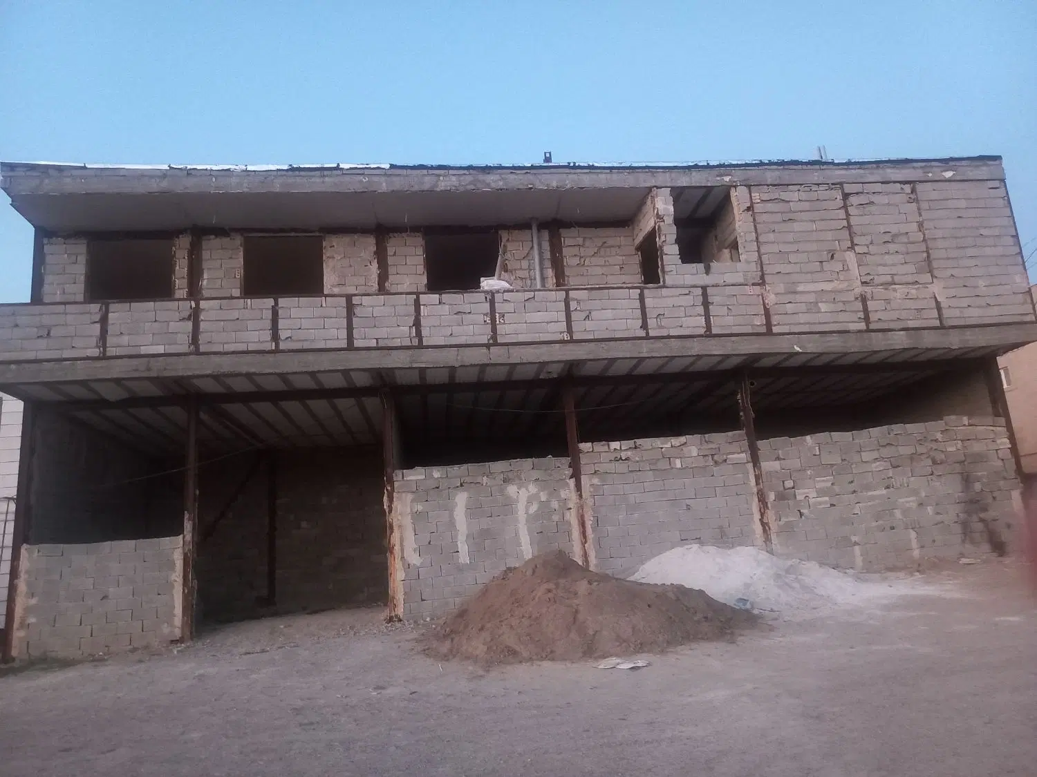 یک باب مغازه تجاری