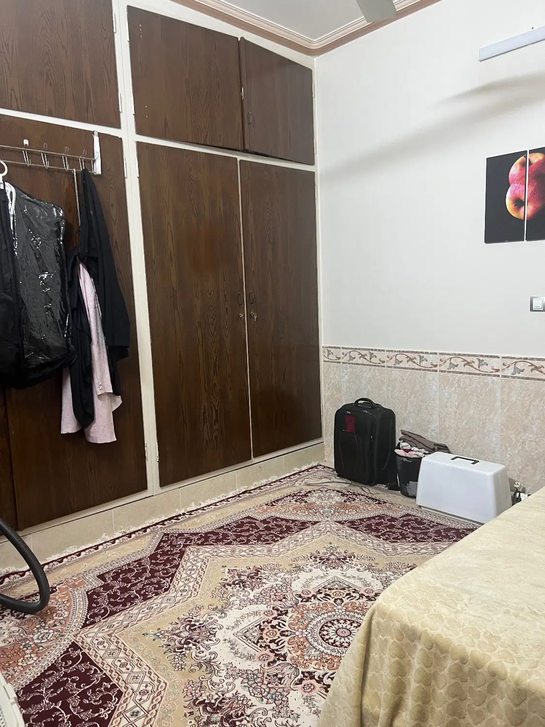 منزل فروشی سه طبقه و اجاره همکف،دوخواب اذریزدی