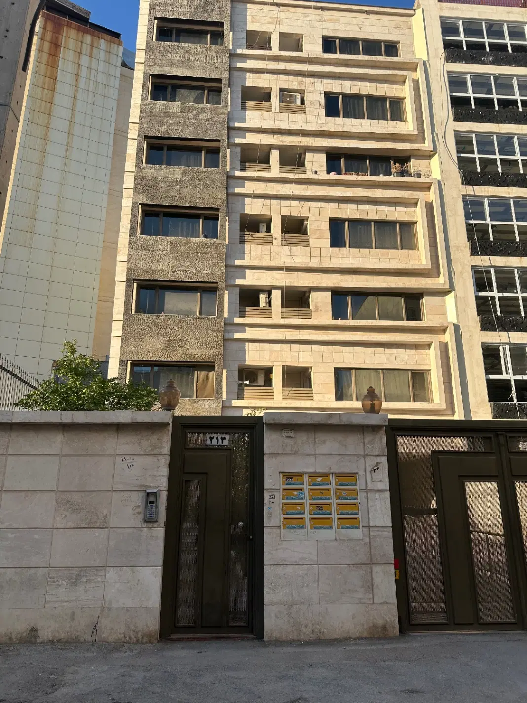 اپارتمان ۳ خوابه
