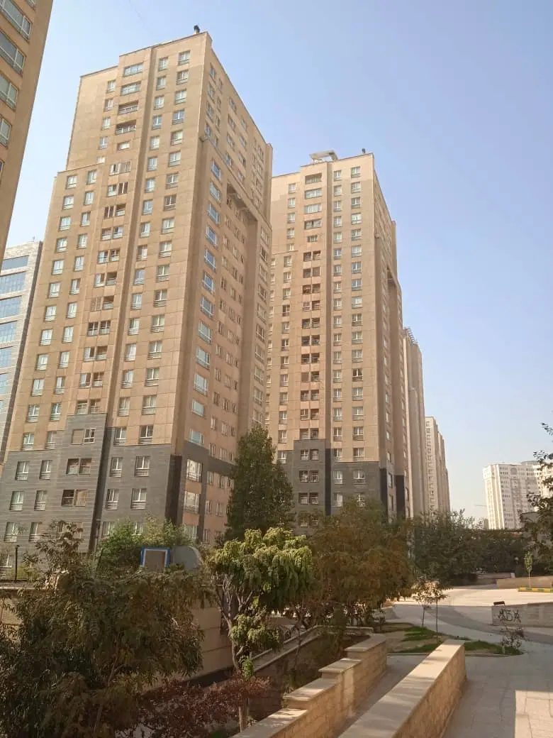 ۱۰۰ متر میدان ساحل منطقه۲۲ چیتگر