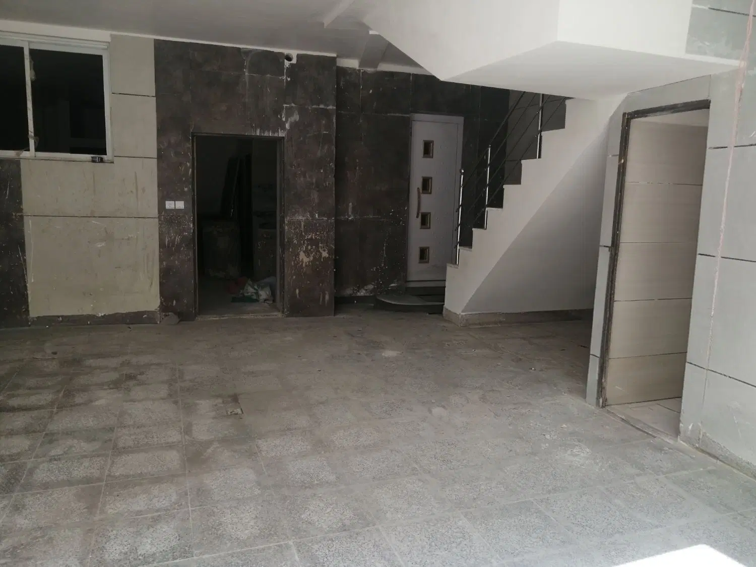 آپارتمان نوساز همکف خام