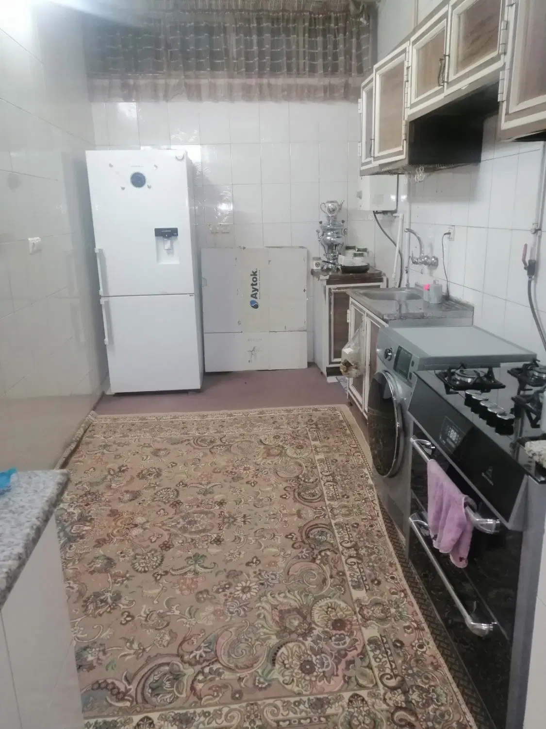 طبقه زیرزمین دربست
