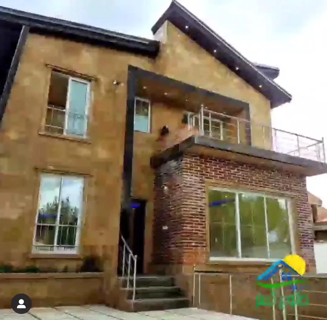 مغازه ۳۵ متری،دونبش میدان اصلی