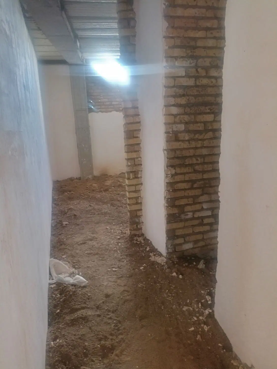 ساختمان ویلایی نیمه کاره