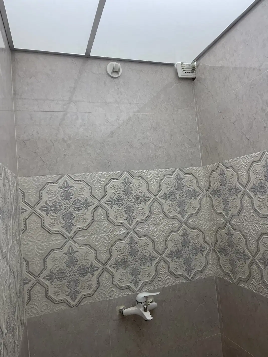 واحد ۶۰ متری غرق در نور