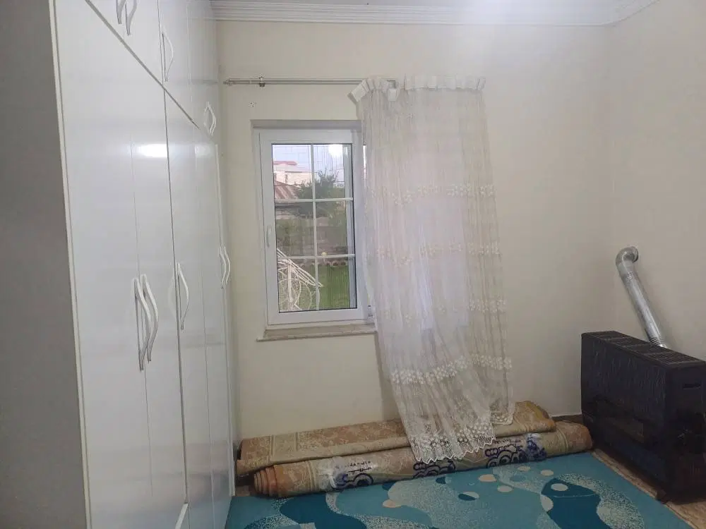 تک خواب حیاط دار داخل شهر