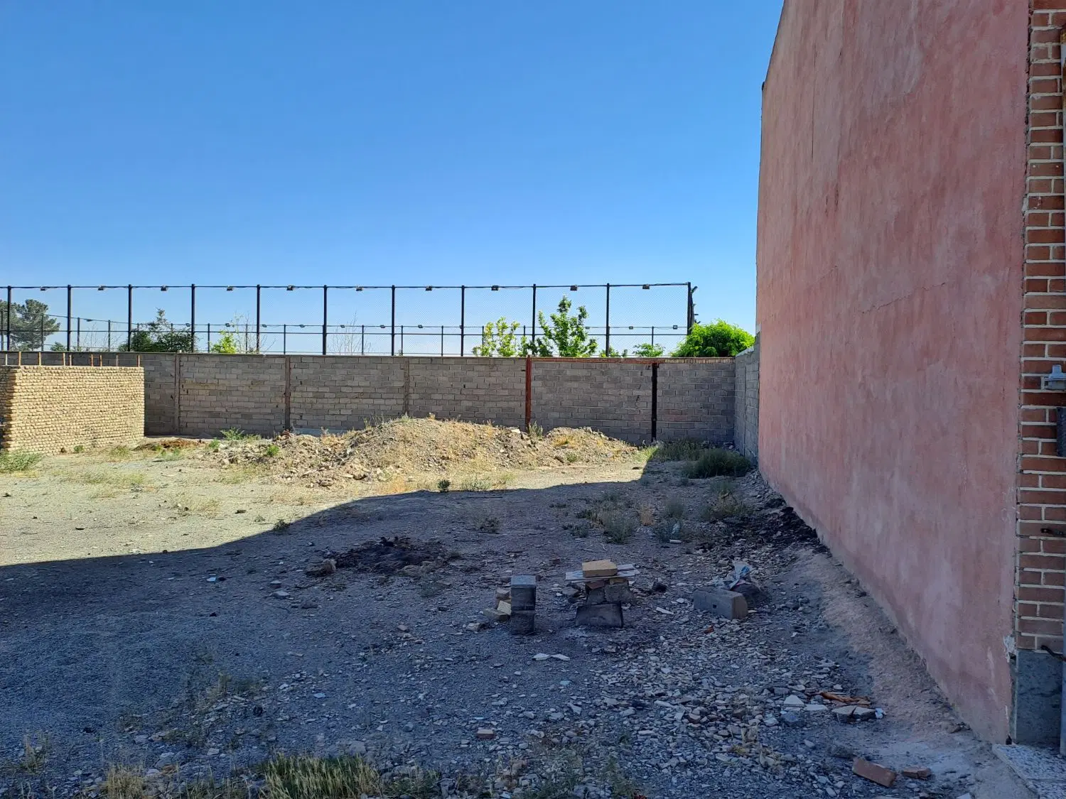 زمین مسکونی ۴۰۰ متری