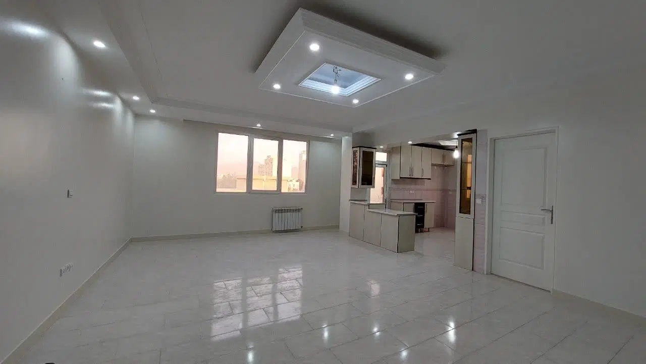 ابتدای خیابان کیانی_آسانسور_پارکینگ_انباری_بالکن