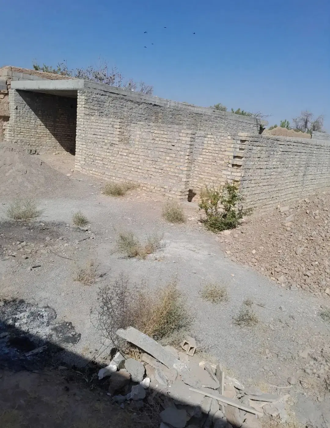 خانةنیمةسازخورمیز۱۸۰متر