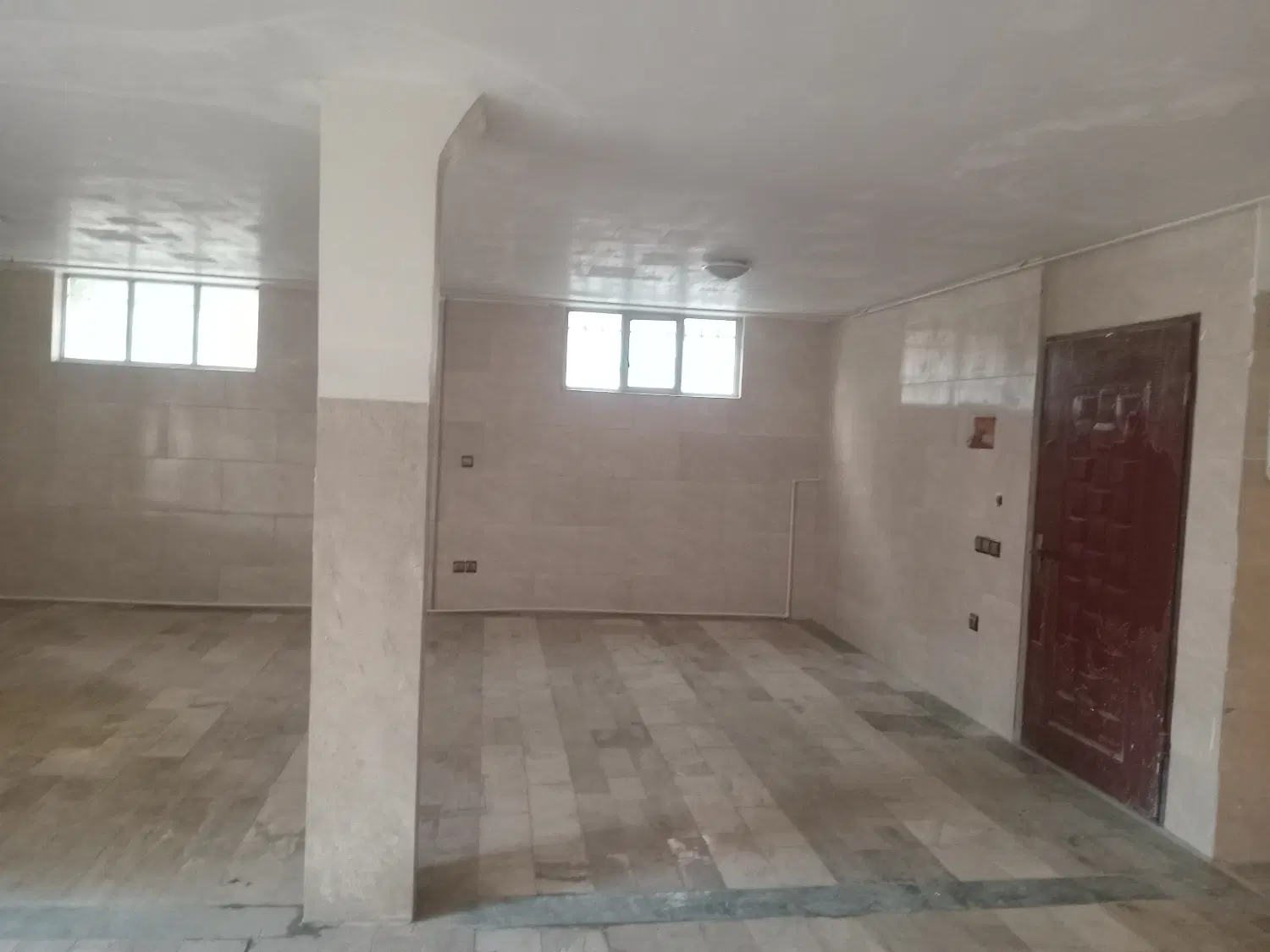 طبقه همکف مجزا راه جدا ۲۴۰ متر