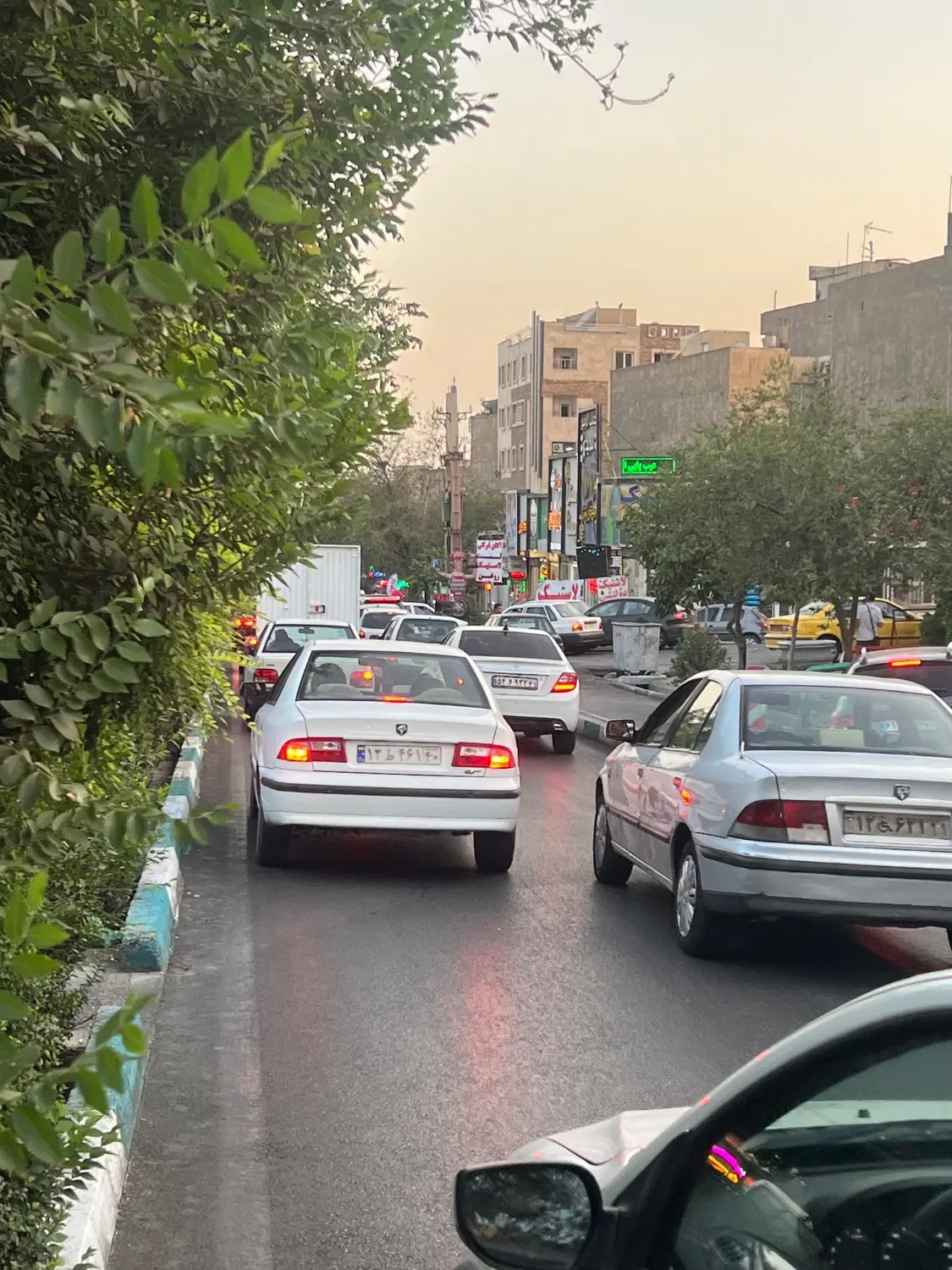 مغازه بر بلوار