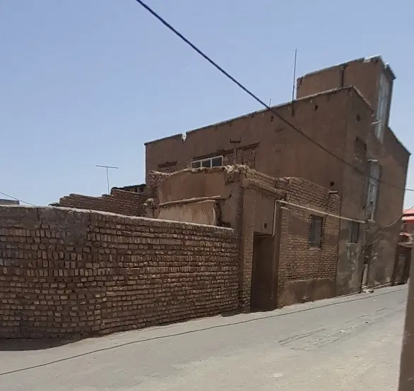 خانه کلنگی قابل سکونت داخل باز سازی شده