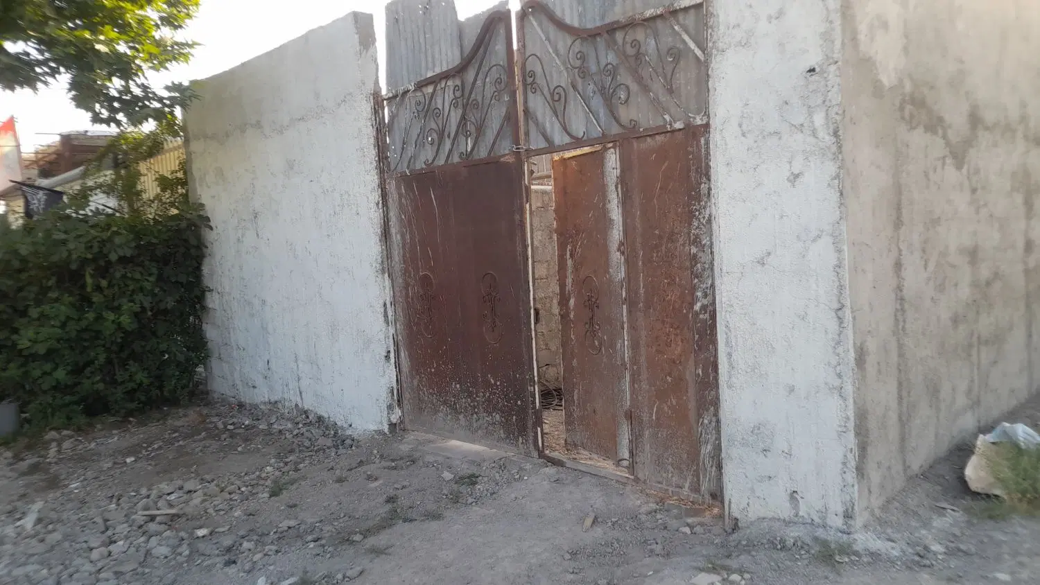 زمین ۲۰۰ متری بر میدان ولیعصر