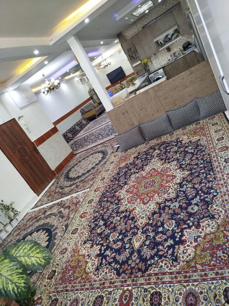 خانه120متر بر خیابان طبقه1( پارک در حیاط) بازسازی