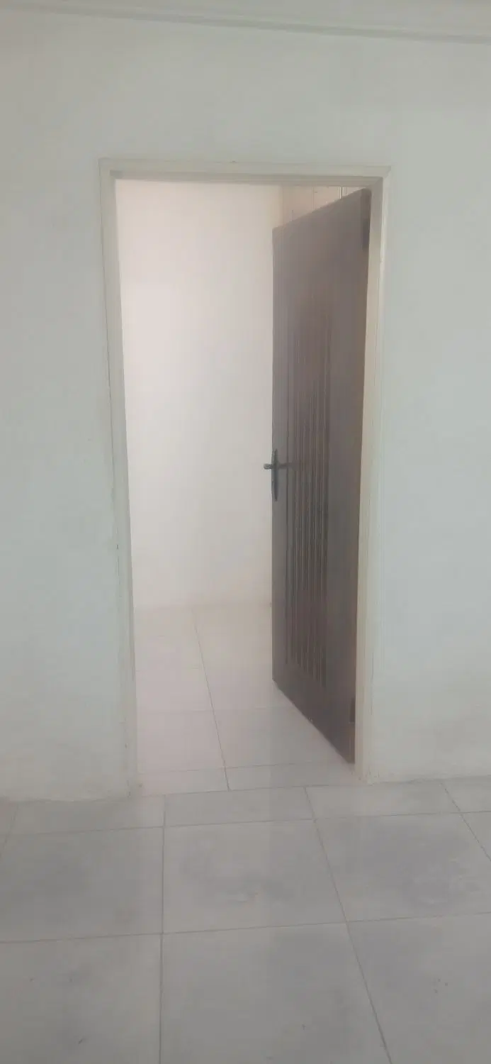 یک واحد آپارتمان طبقه همکف