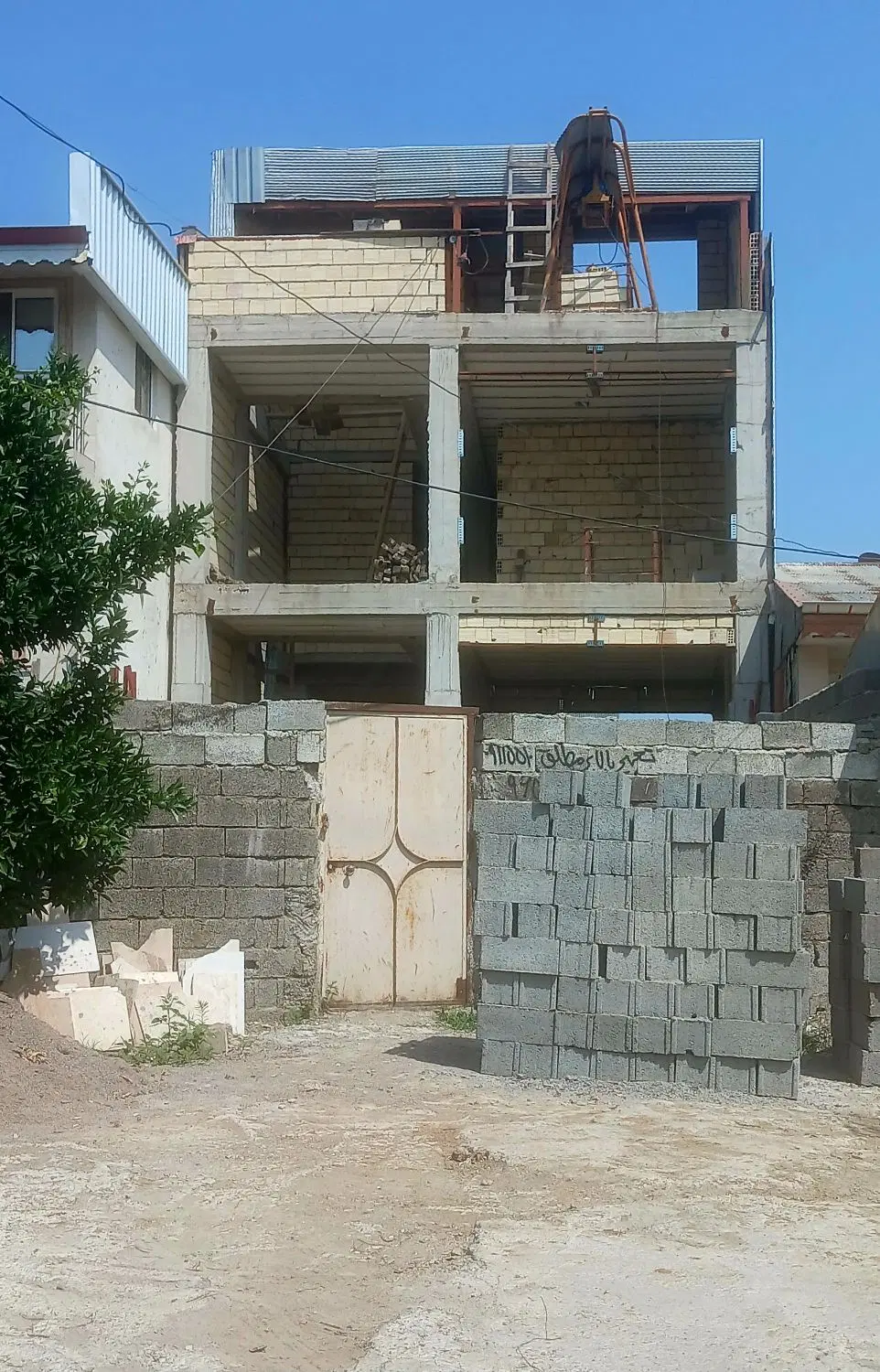 بر اصلی پیله داربن ویلای تریبلکس در حال ساخت