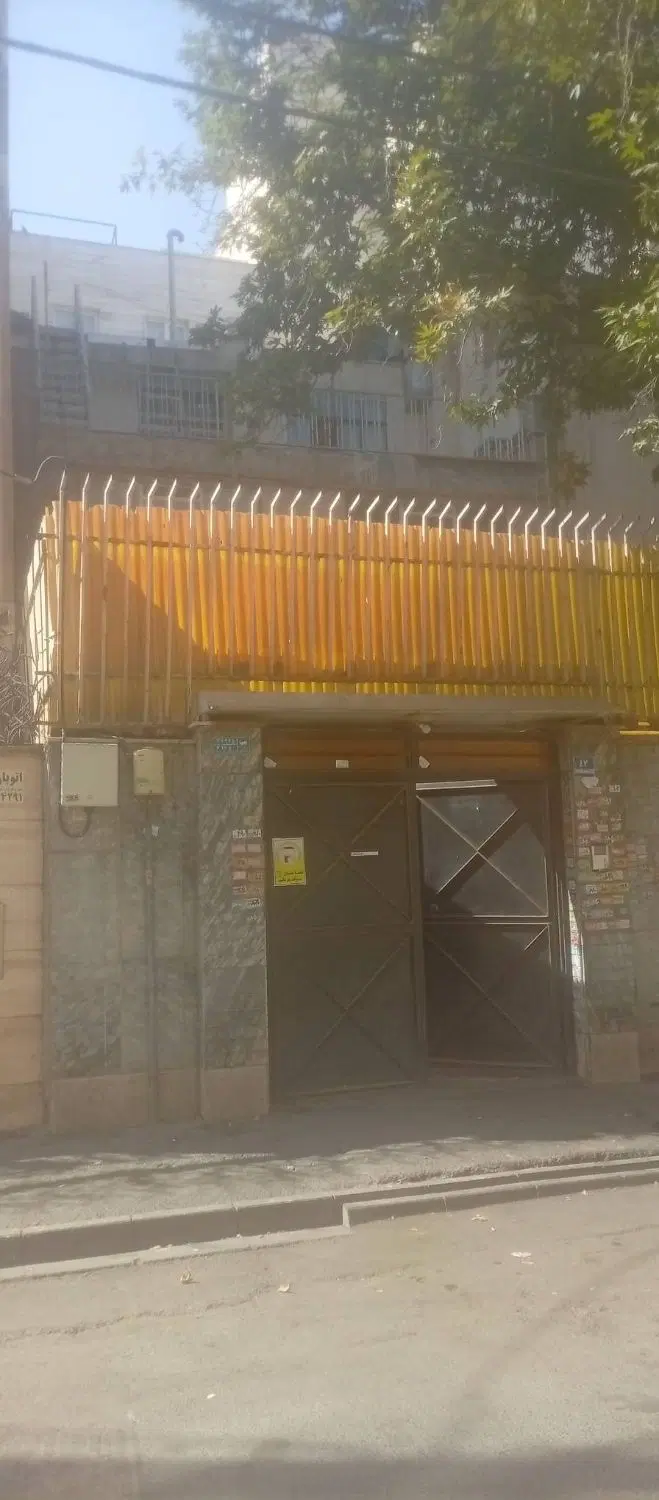 خانه مسکونی ، 113 متری ، سه طبقه