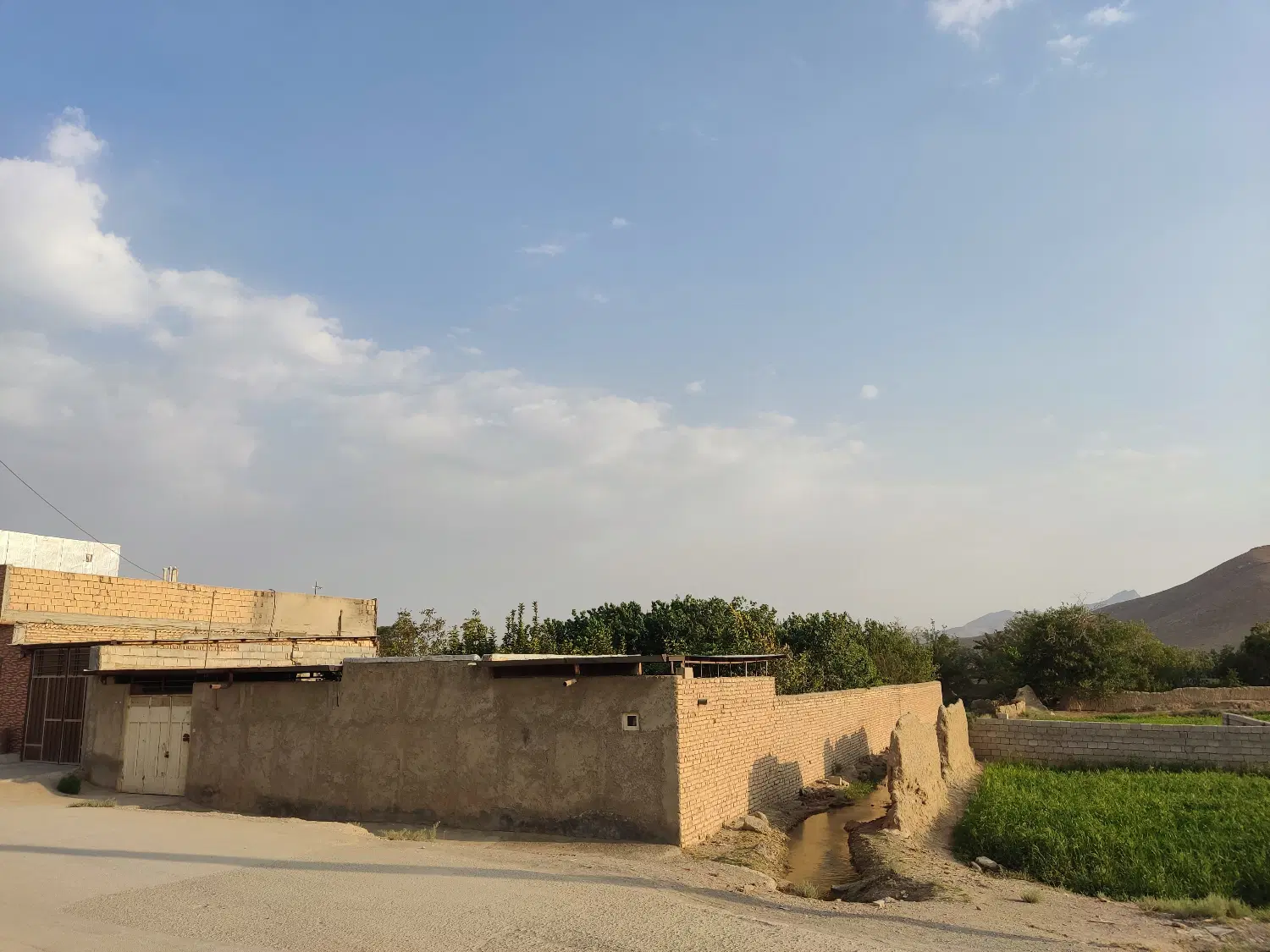 باغ خوش جا کنار منازل مسکونی با قابلیت مسکونی