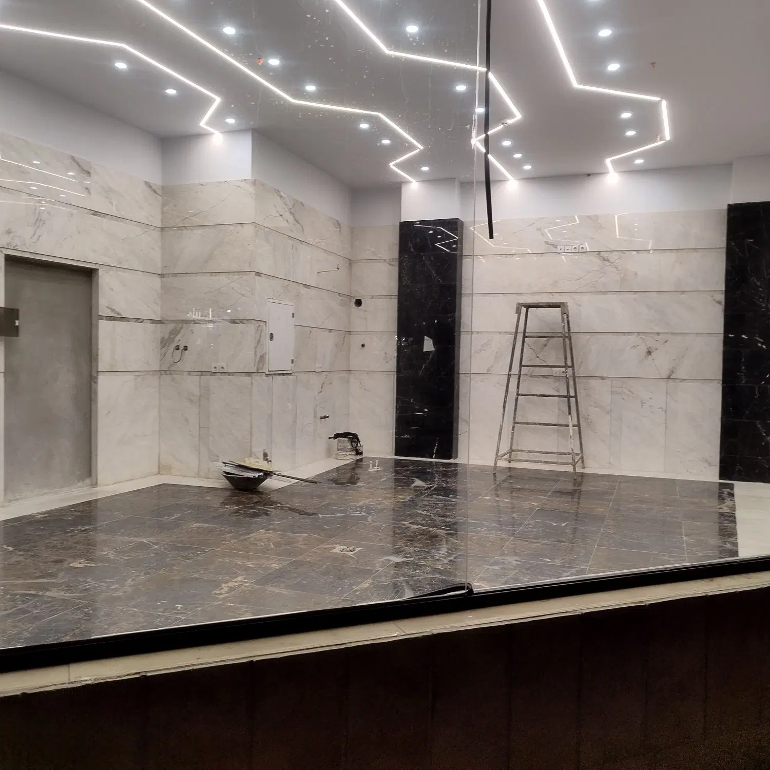 مغازه نبش کوچه بر خیابان استادمعین