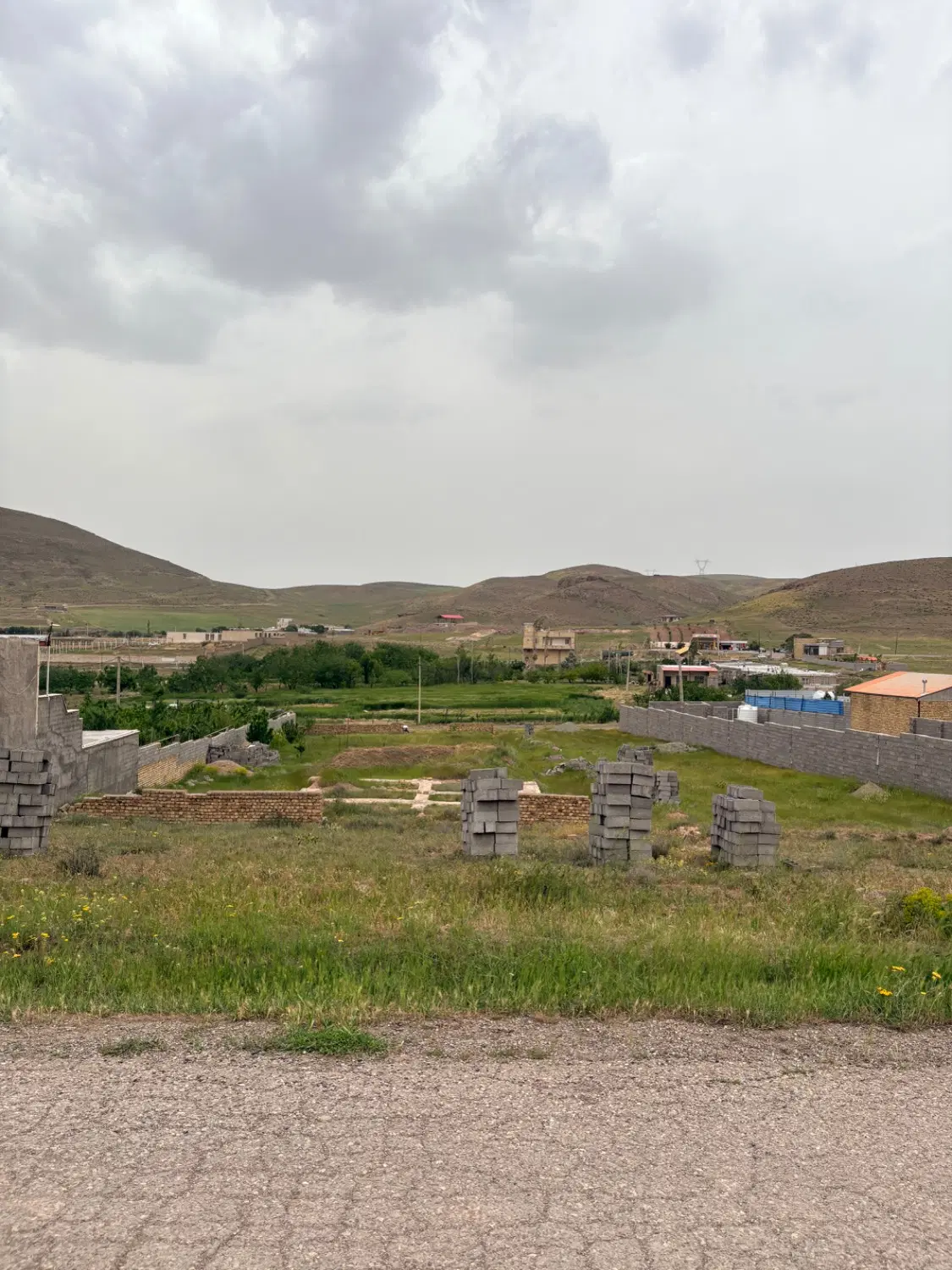 زمین ۱۴۰۰ متری نیکویه