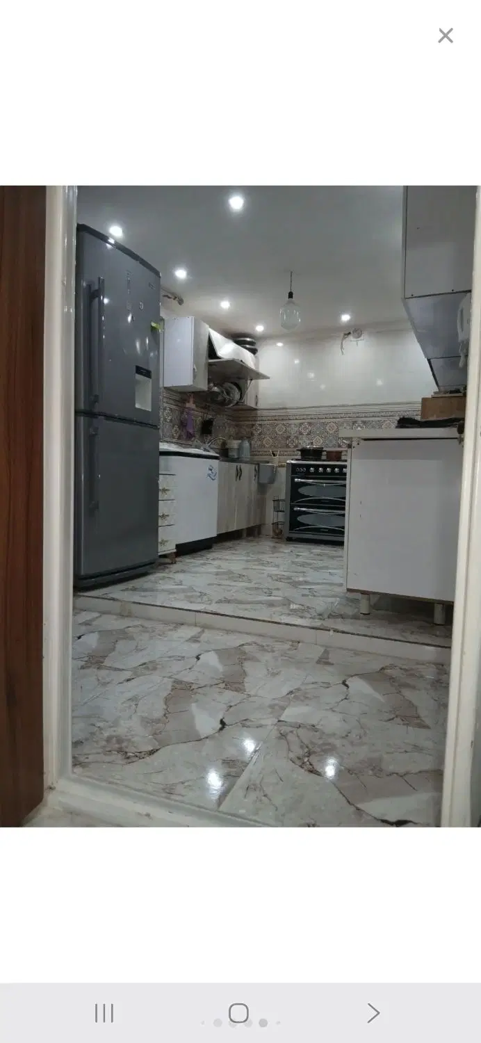اپارتمان ۹۰ متری با حیاط طبقه جهارم