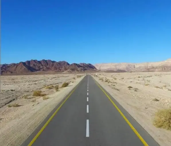 زمین تجاری بر جاده
