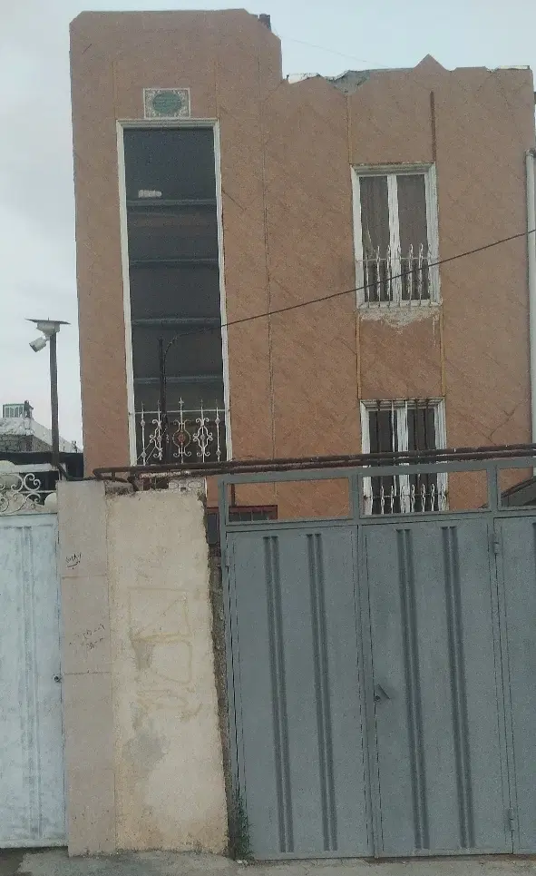 خانه واقع در پشت ترمینال شمال (دره گرم)