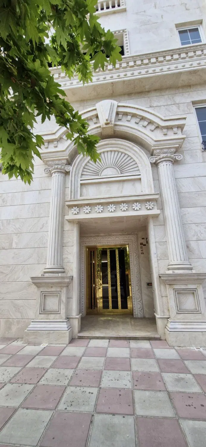 فروش واحد بر اول پاسداران اثر بهترین سازنده