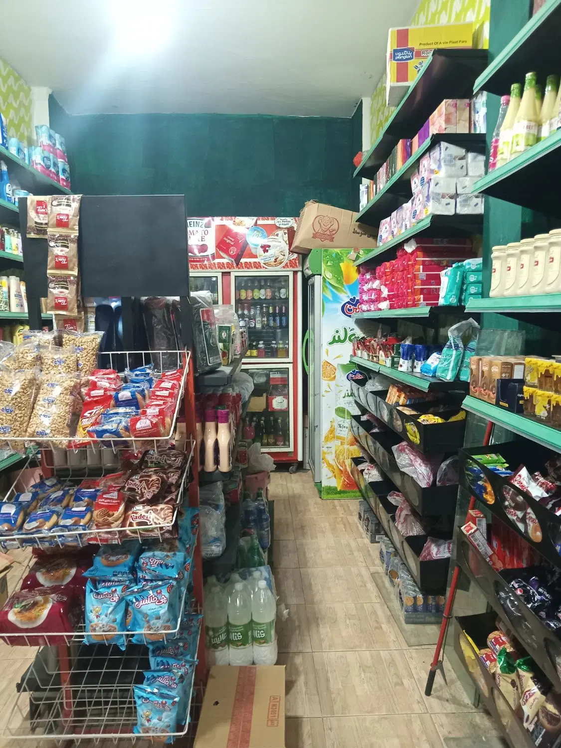 واگذاری فروشگاه موادغذایی واقع درتازه آباد نوشهر