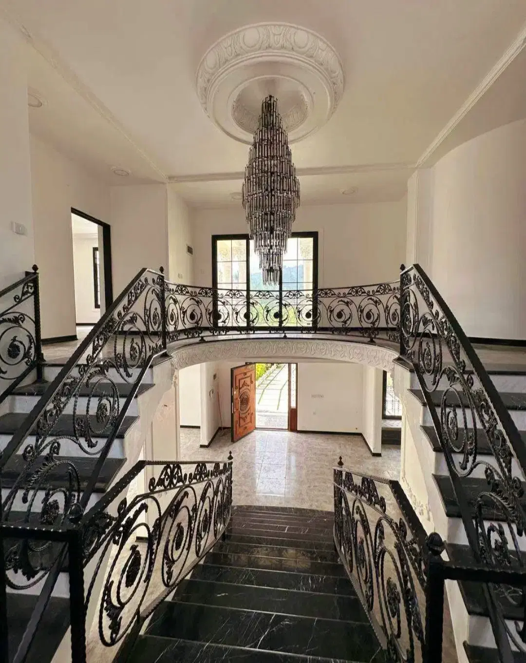 عمارت ۵۰۰ متری *قیمتکل ۱۸۵۰۰_در لوکیشن قوی