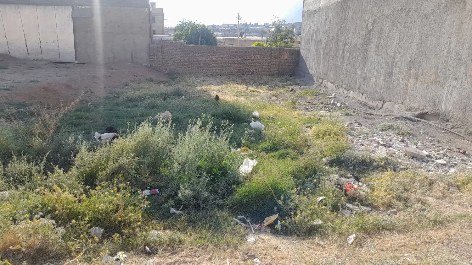۲۰۰ متر زمین مسکونی به فروش میرسد