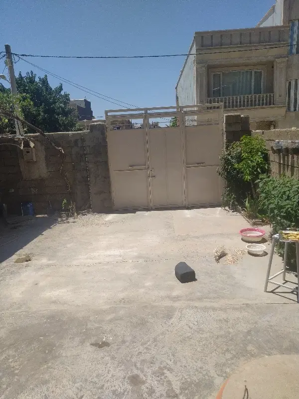 زمین مسکونی دو طرف باز ۱۰۰متر