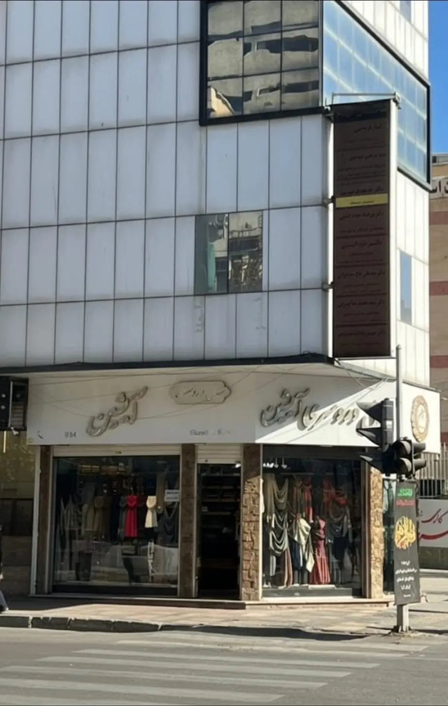 فروش مغازه نبش چهارراه خیام