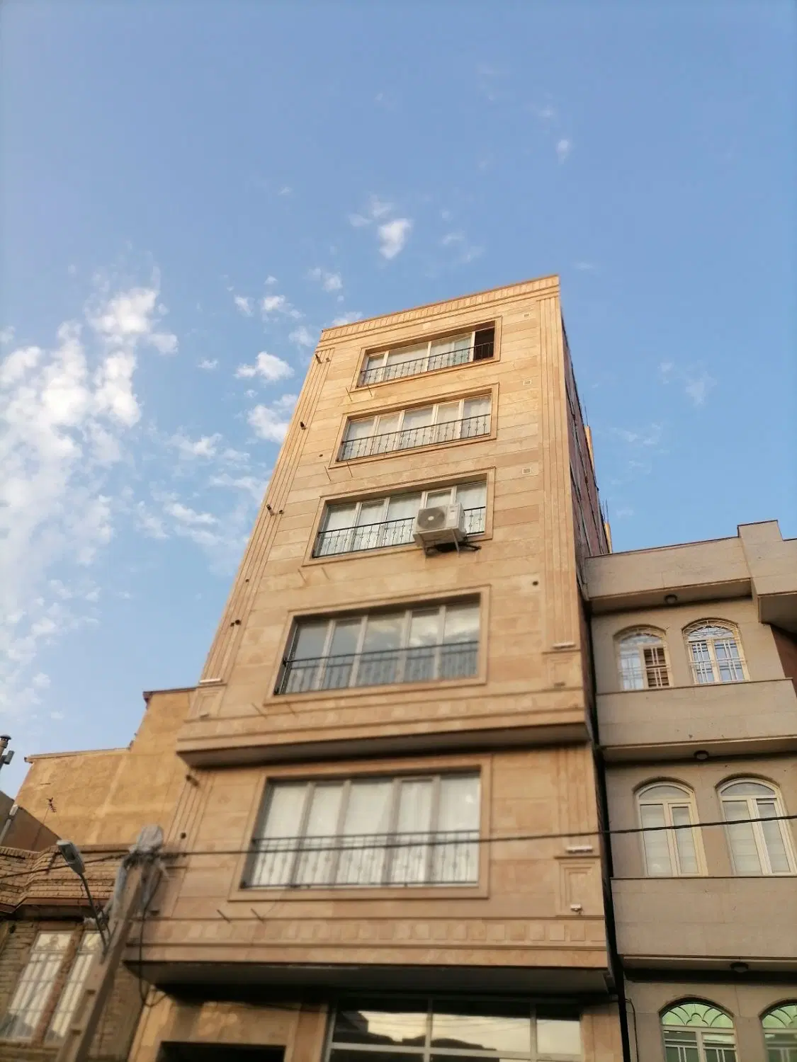 فروش آپارتمان درخیابان زال