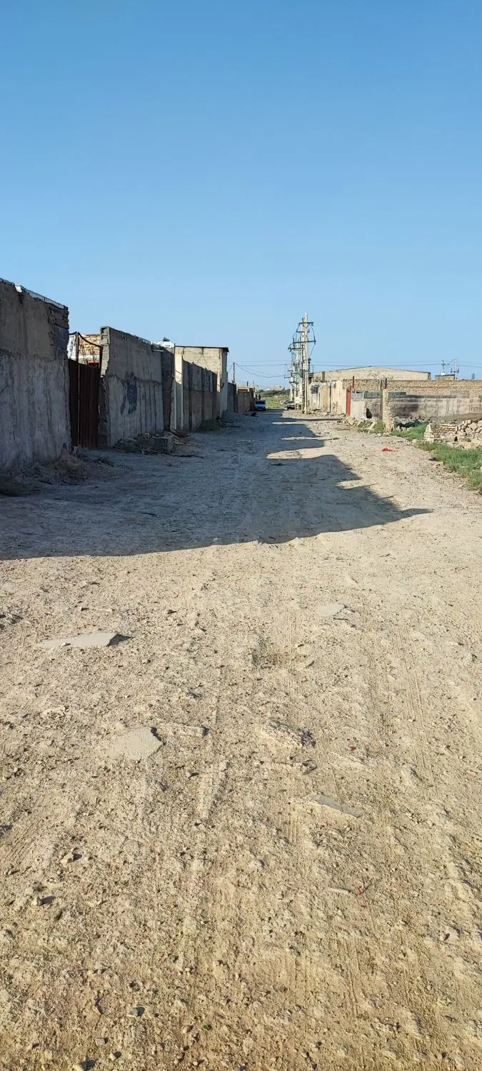 ۳۰۰متر زمین داخل کوچه به قیمت موکت میدم مفت