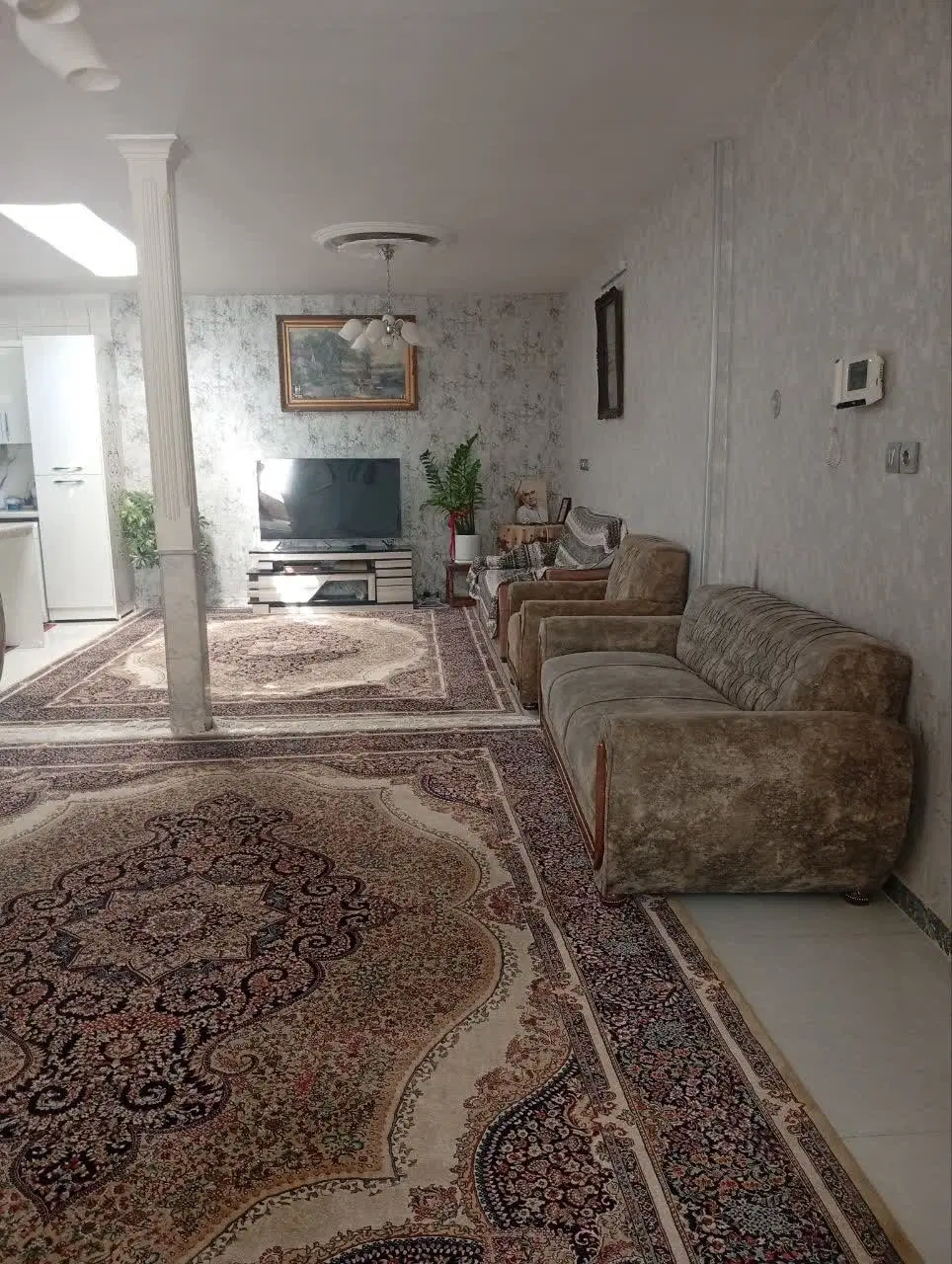 خانه دو طبقه بازسازی‌شده، آماده سکونت