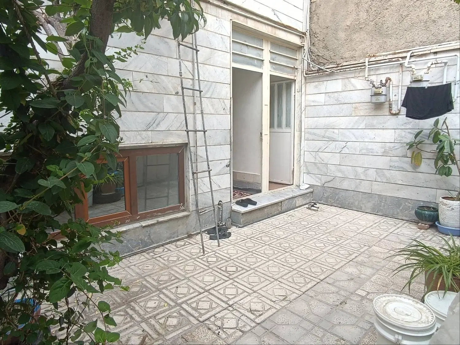 زیرزمین ۸۰متری.سرامیک  نو .شیرآلات نو