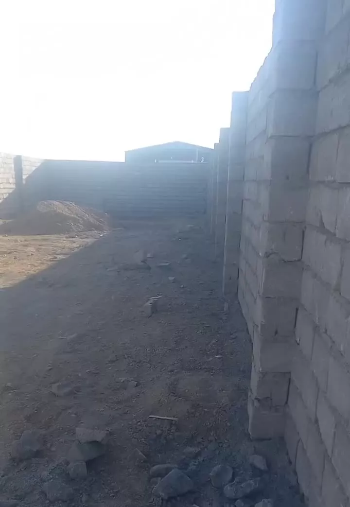 دو قطعه زمین شمالی وجنوب دارای دیوار ودرب