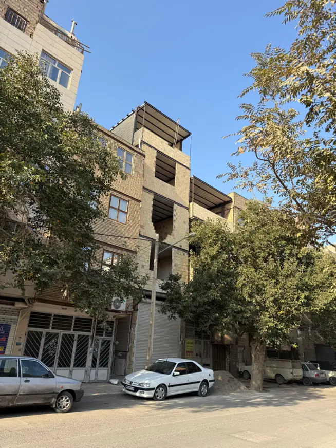 اپارتمان ۱۰۰متری بااسانسور سفتکاری و کامل(کشاورز۷)