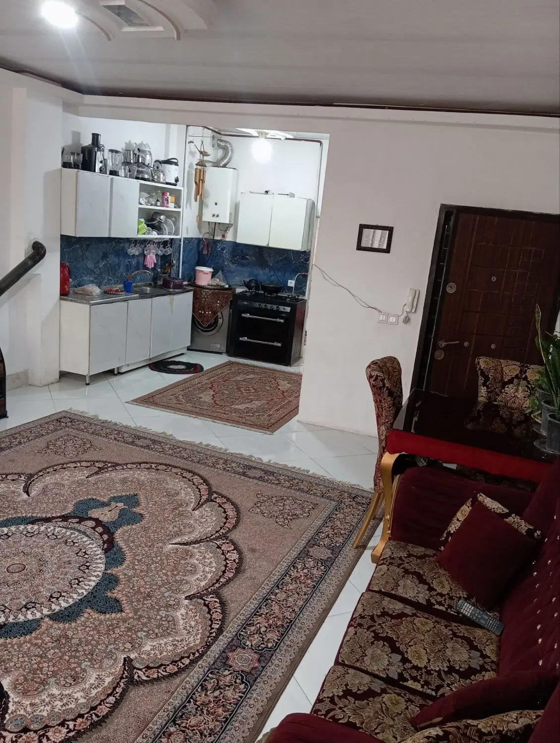 ۳طبقه فروشی۹۰متری گلشهر  فروش یا معاوضه نوساز