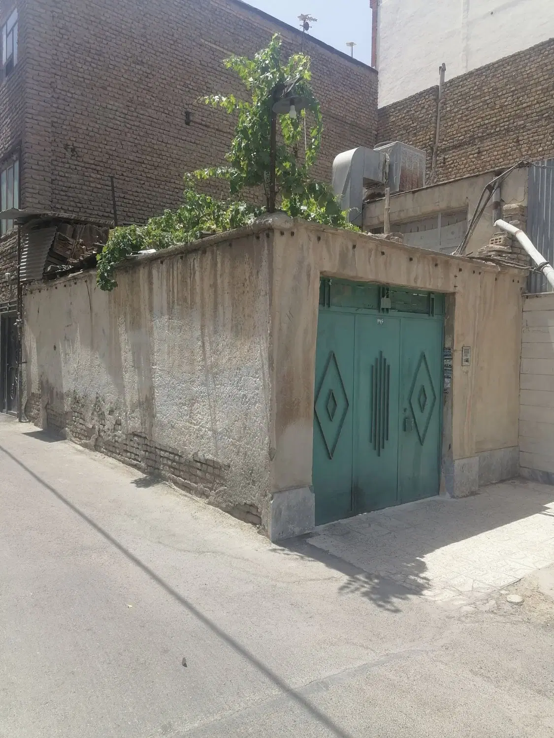 ویلایی کلنگی 75متری موقعیت بسیار خوب