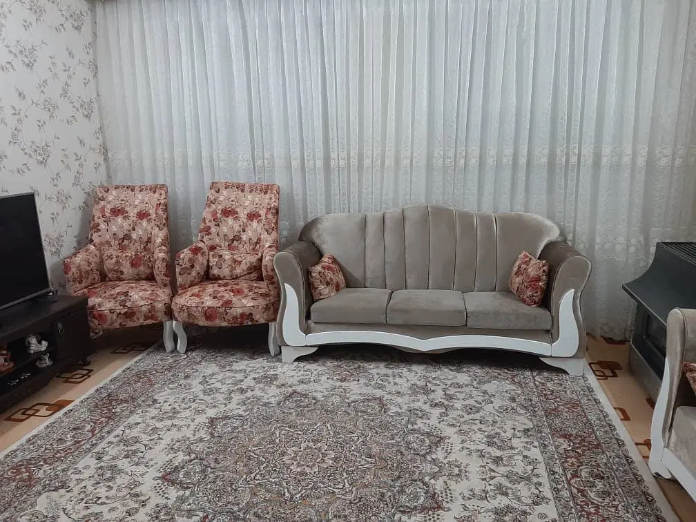آپارتمان بسیار تمیز و شیک