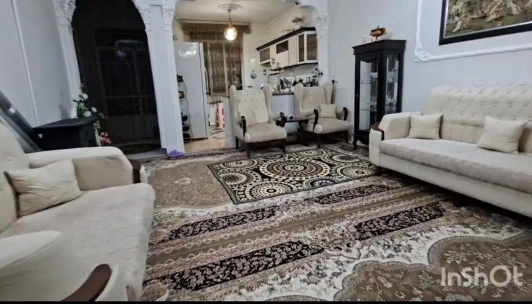 آپارتمان فروشی نبش صافحیان، ورودی مجرا