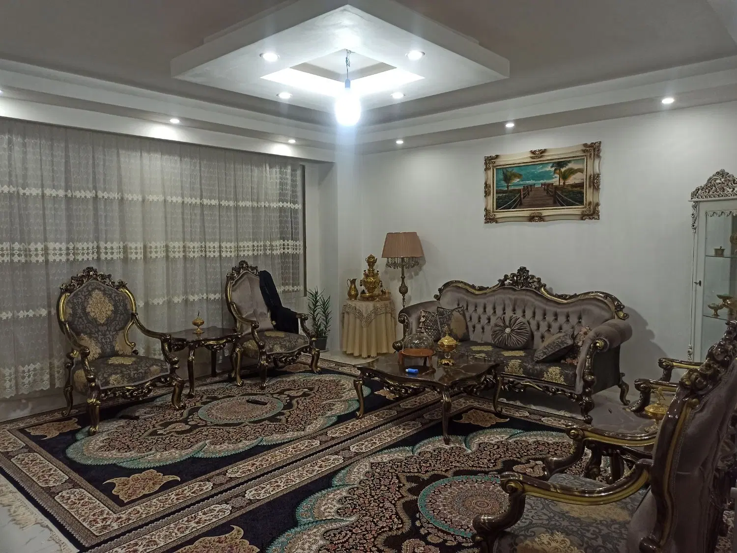 اجاره آپارتمان ۹۵متربا پارکینگ و آسانسور خ مشتاق