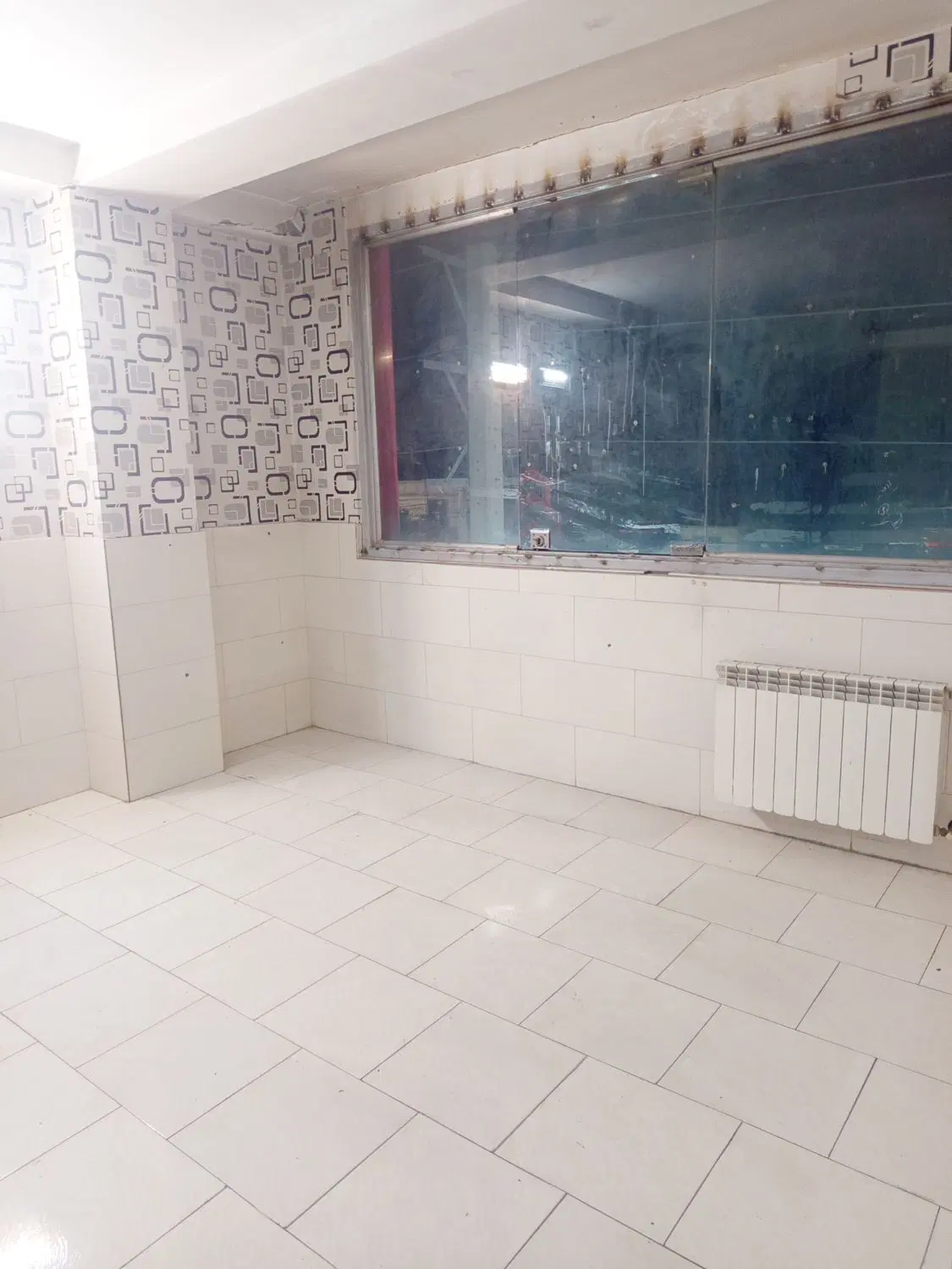 واحد اداری بر خیابان اصلی